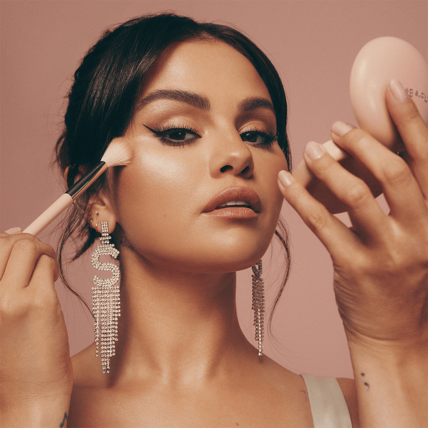 Rare Beauty Positive Light Silky Touch Precision - Aydınlatıcı Fırçası