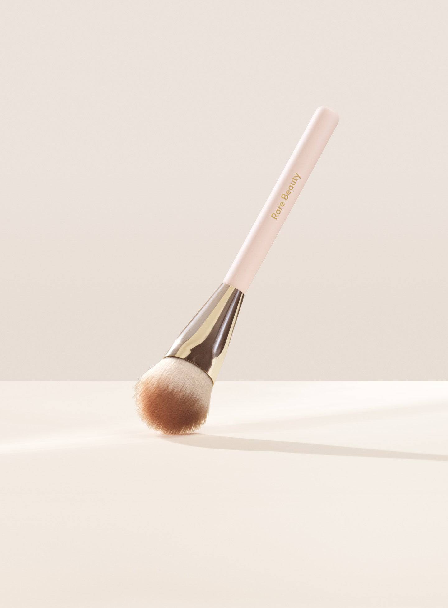 Rare Beauty Soft Pinch Liquid Blush Brush - Allık Fırçası
