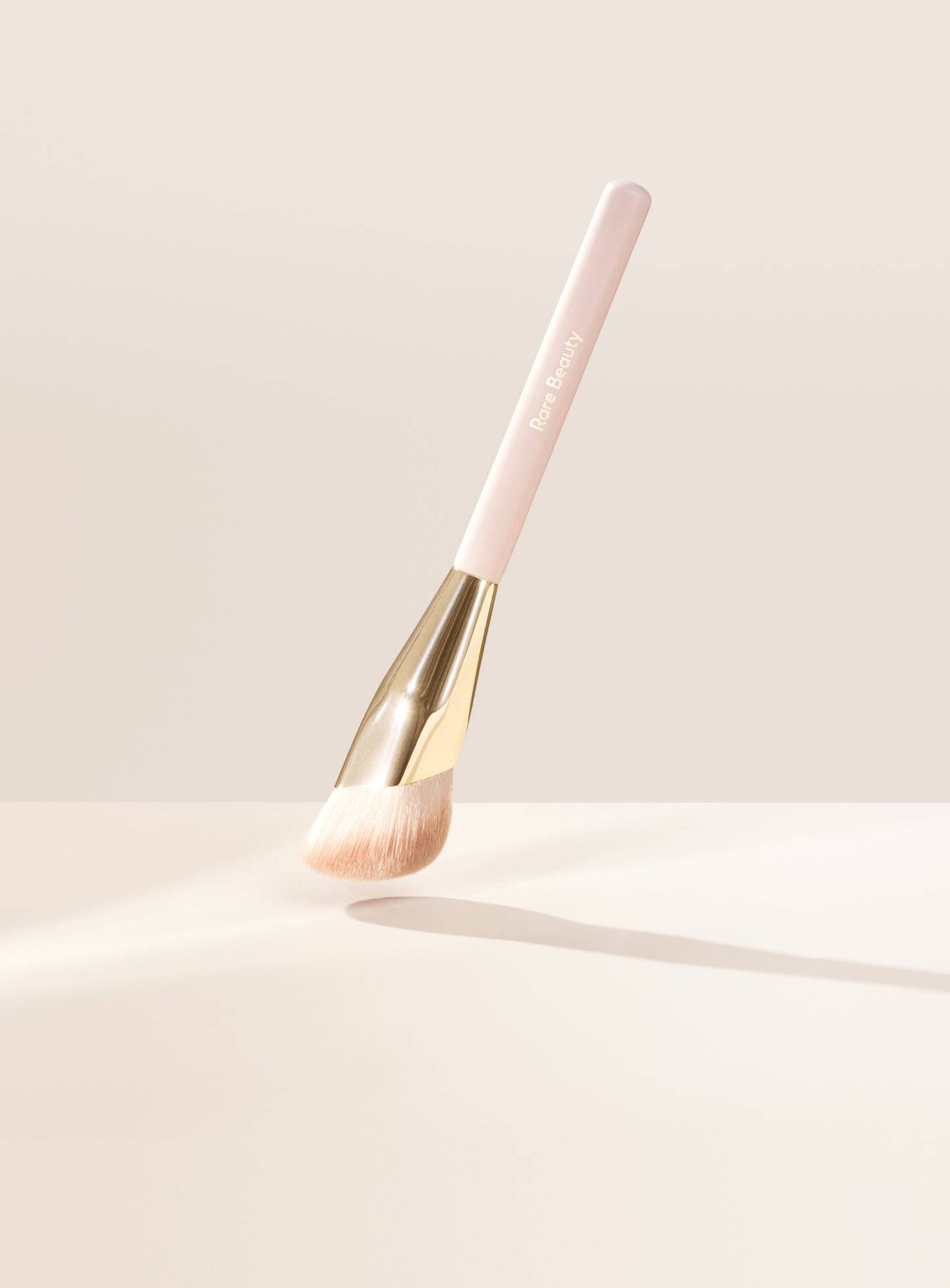 Rare Beauty Liquid Touch - Fondöten Fırçası