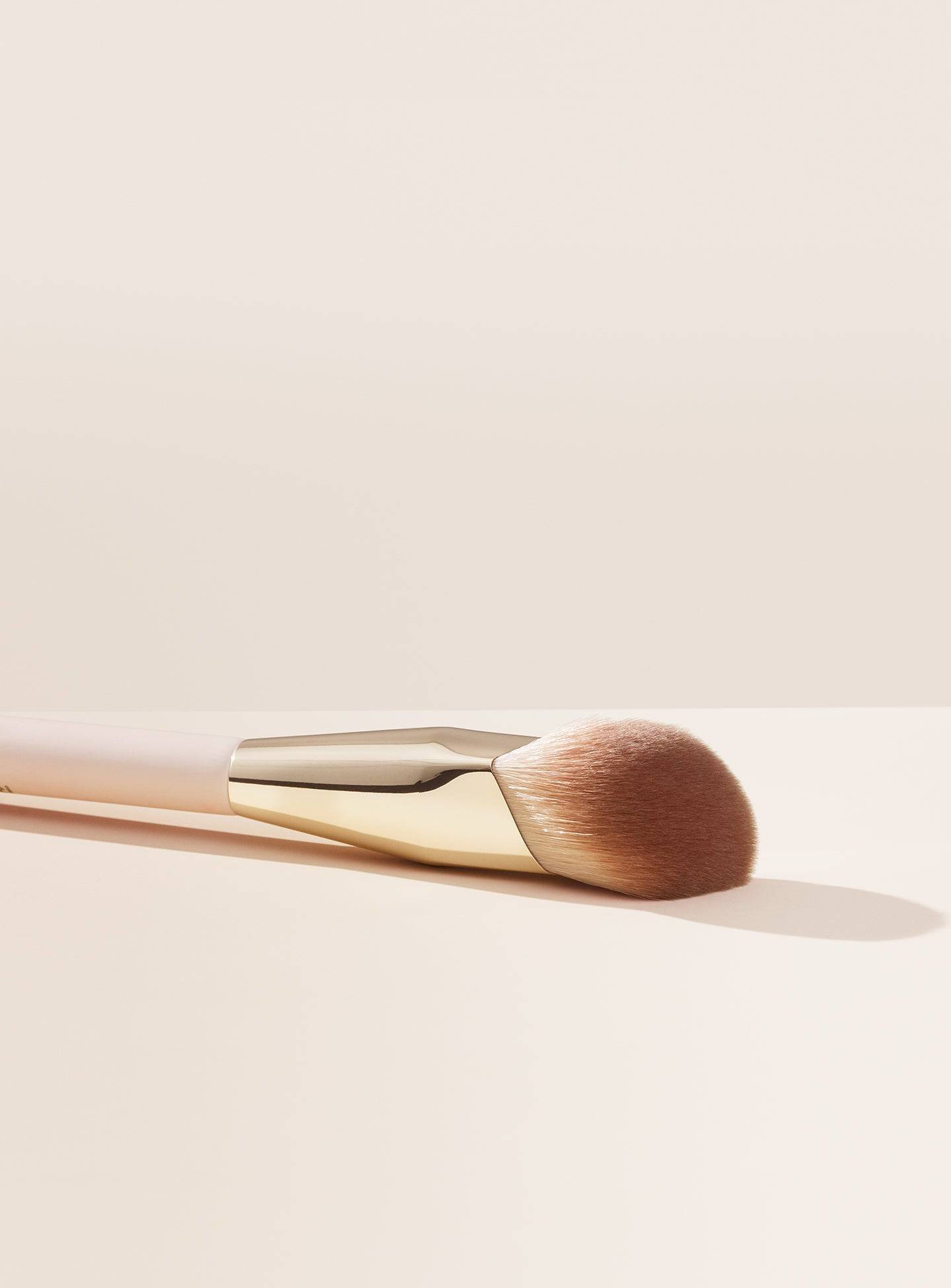 Rare Beauty Liquid Touch - Fondöten Fırçası