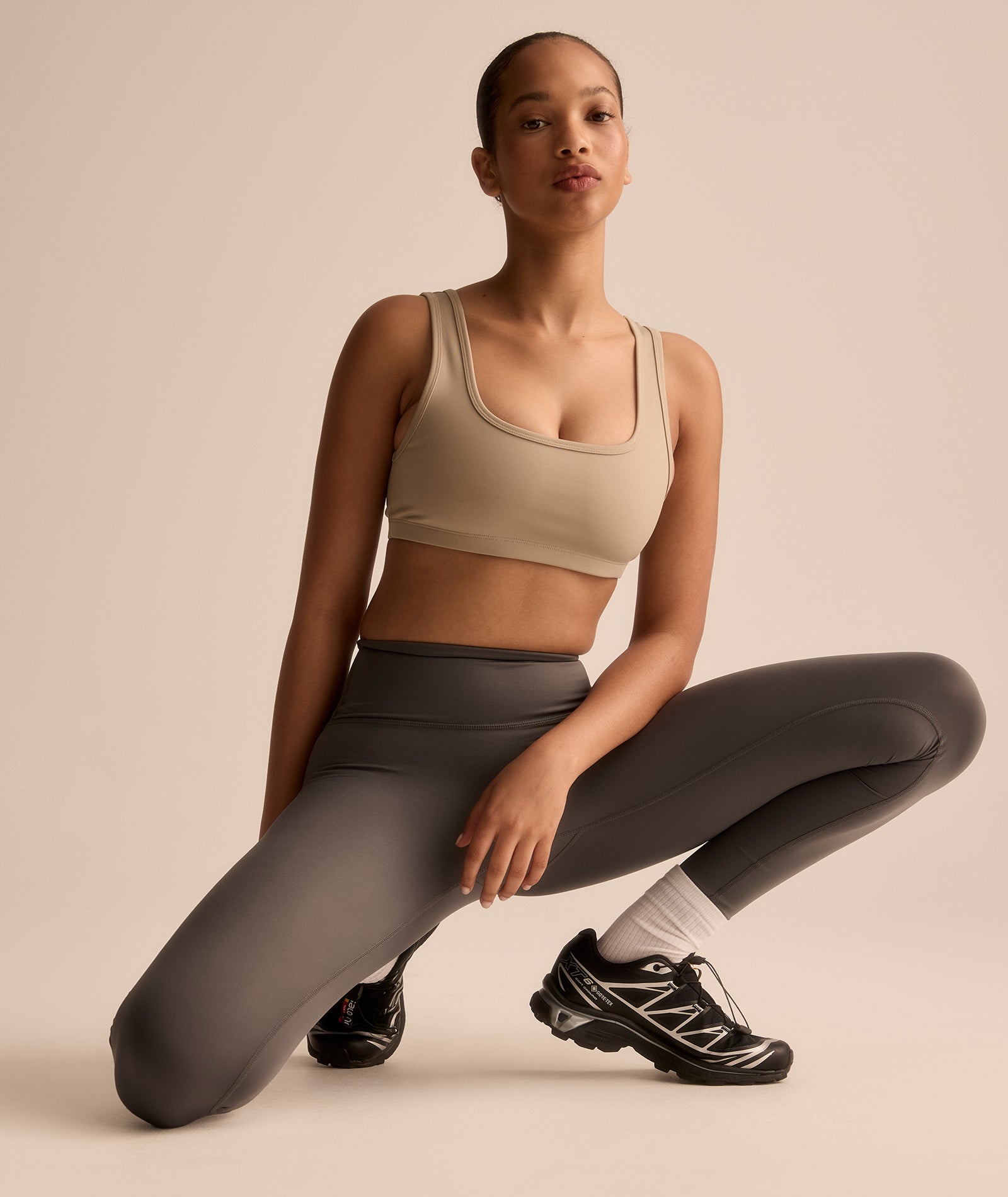 VEHLA SPORTS BRA - TAUPE - Sütyen