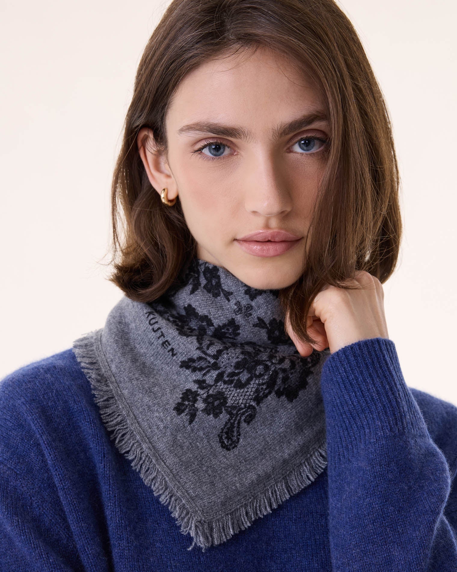 KUJTEN Small Bandana Hachi Lace Flannel Gray - Bandana