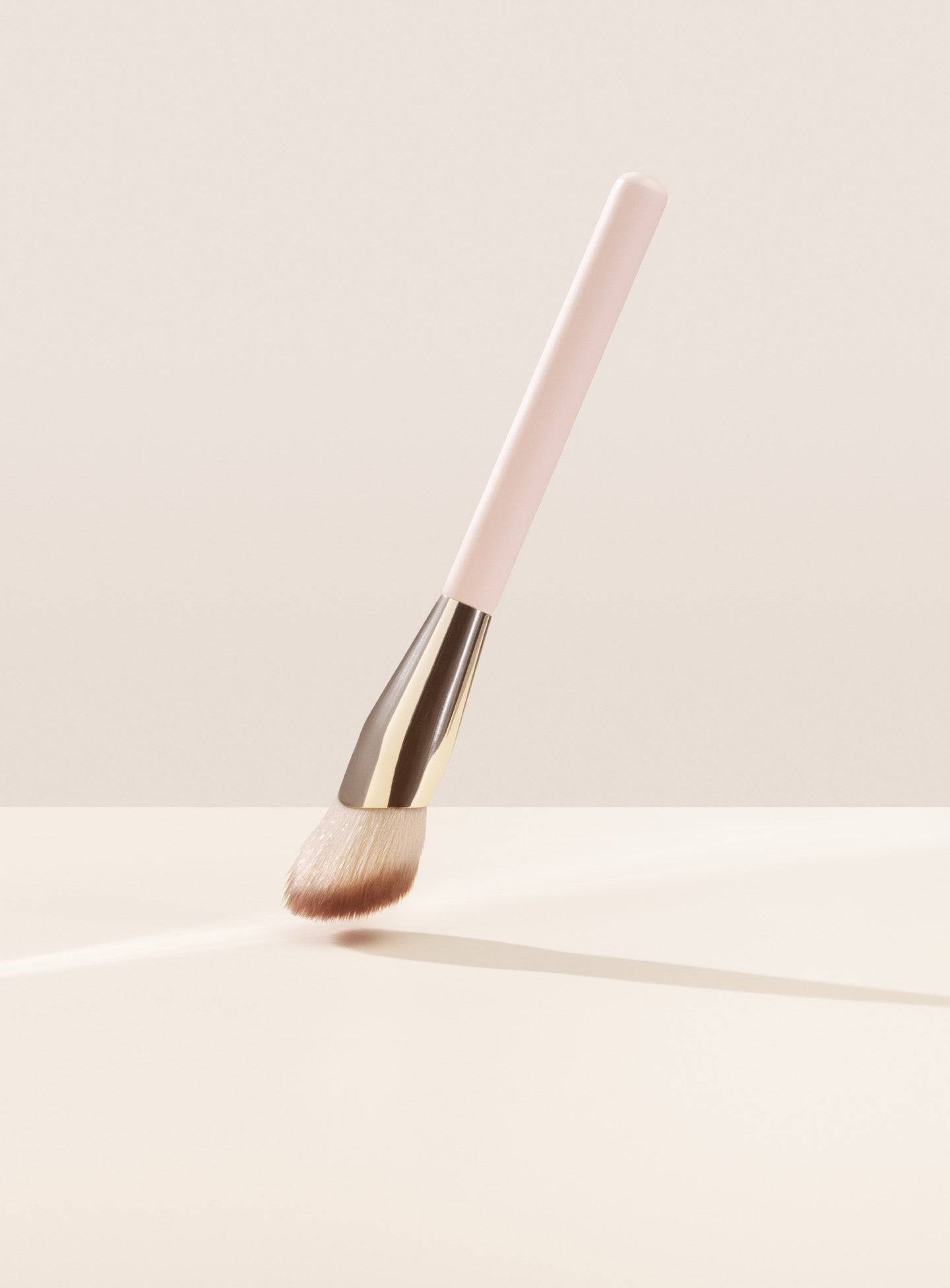 Rare Beauty Soft Pinch Liquid Blush Brush - Allık Fırçası