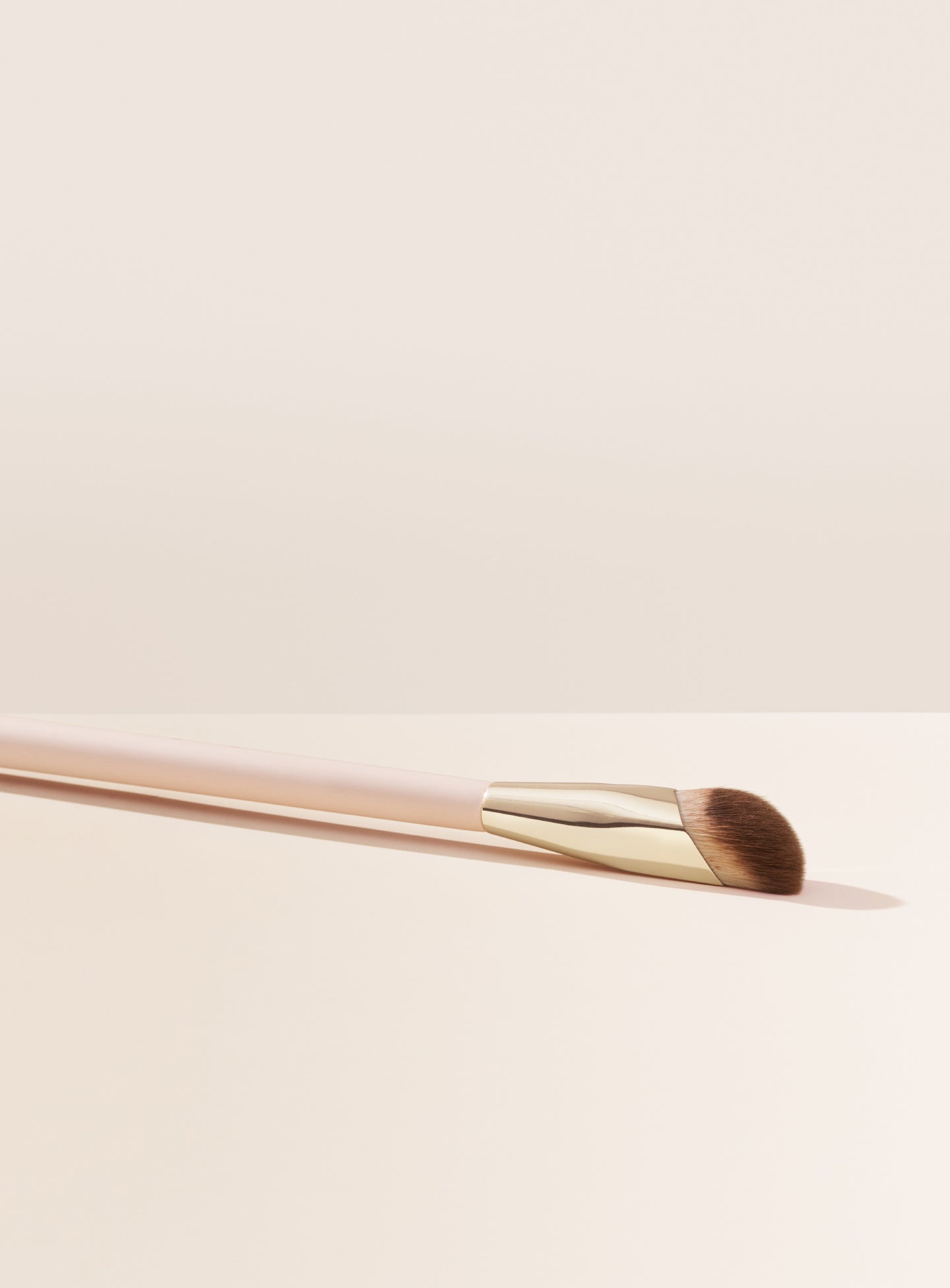 Rare Beauty Liquid Touch - Kapatıcı Fırçası