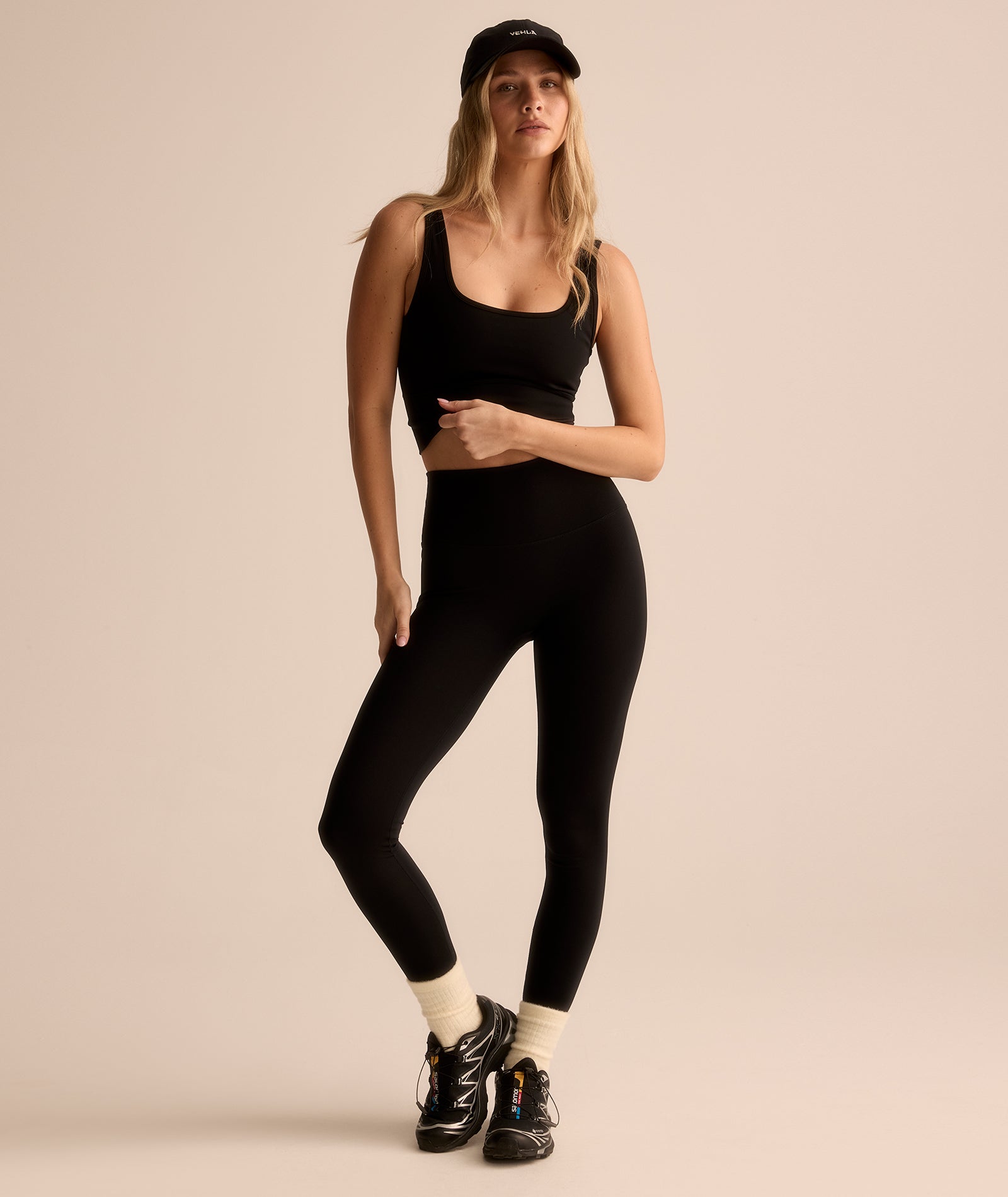 VEHLA CROPPED TANK - BLACK - Crop Atlet