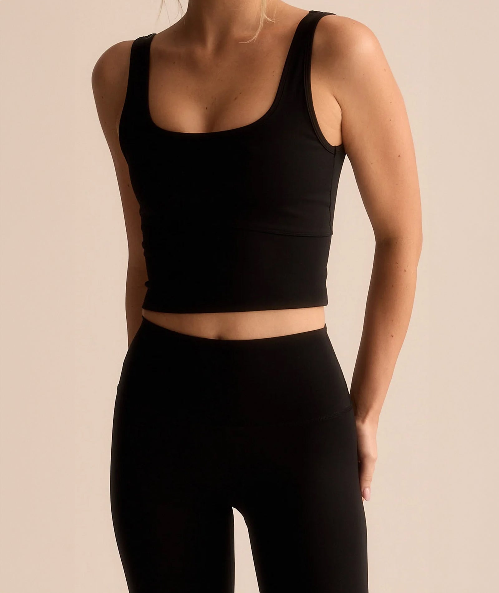 VEHLA CROPPED TANK - BLACK - Crop Atlet